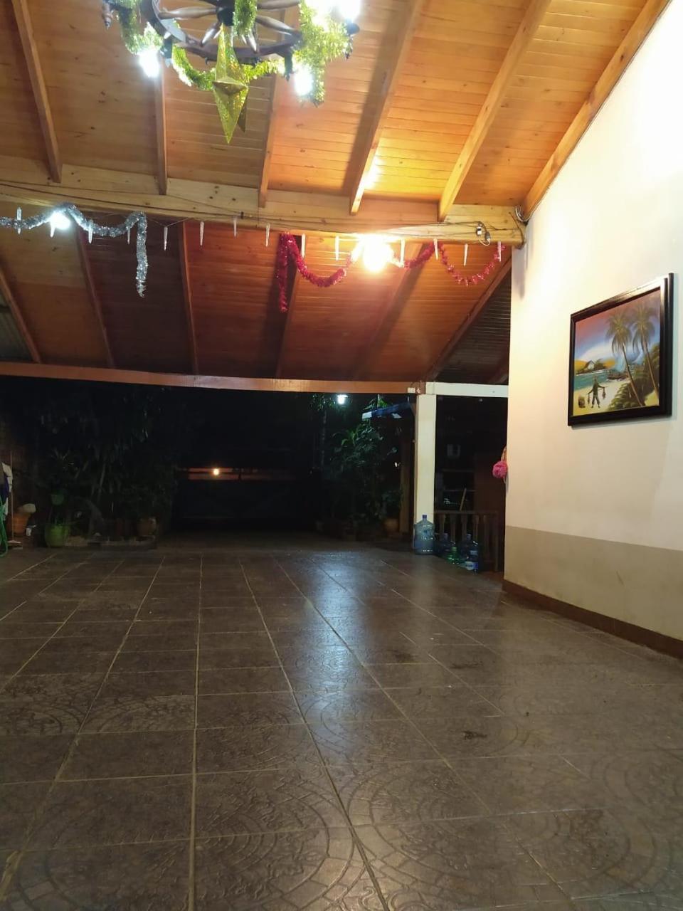 Alojamiento Familiar Alternativo Daniel Oviedo Puerto Iguazú Exterior foto